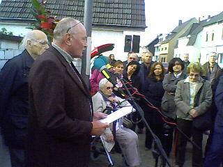 Mahnwache 2011. Am Mikrofon Jürgen Schuh