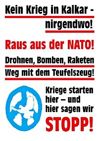 Plakat mit Ostermarschtaube: »Kein Krieg in Kalkar – nigendwo! Raus aus der NATO! Drohnen, Bomben, Raketen – Weg mit dem Teufelszeug! Krieg starten hier und hier sagen wir STOPP!«.