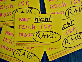Gelbe Postkarten: »Wer nicht reich ist, muss raus«.