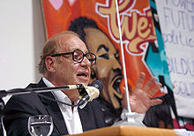 Jean Ziegler am Mikrofon.