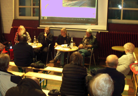 Podiumsteilnehmer der Diskussion über den Bau eisen Container Hafens im Düsseldorfer Süden